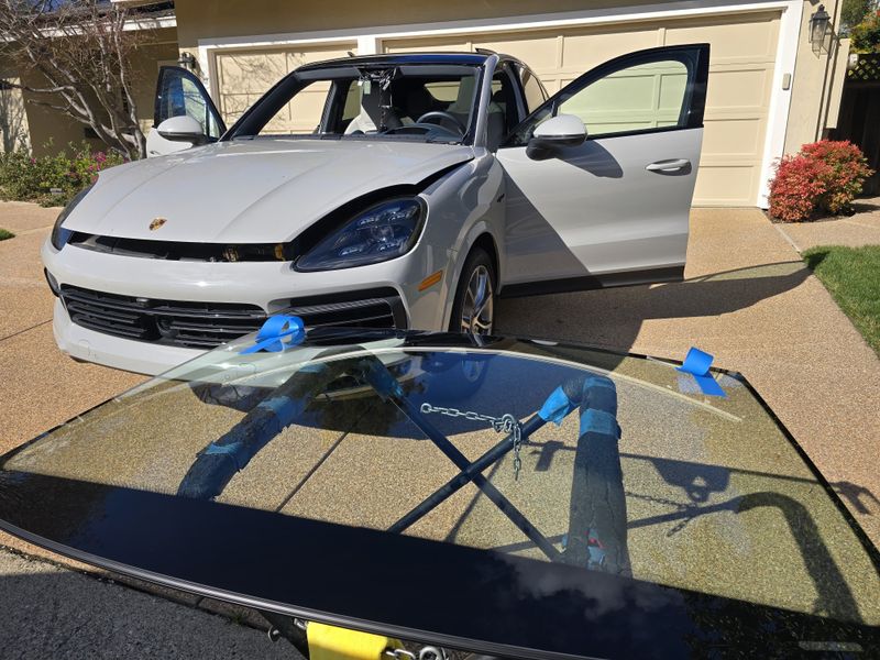 Porsche Cayenne windshield replacement, mobile service in Woodland Hills